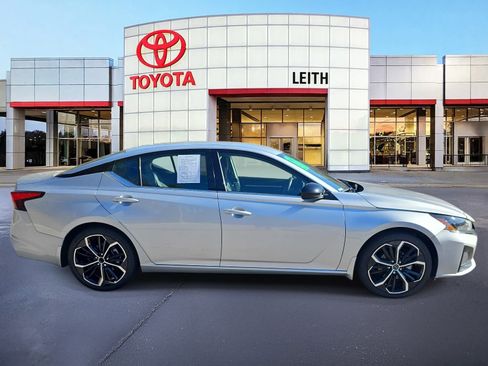 Used 2023 Nissan Altima 2.5 SR image 4