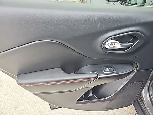 Used 2019 Jeep Cherokee Trailhawk image 20