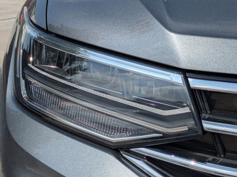 Certified 2023 Volkswagen Tiguan SE image 10