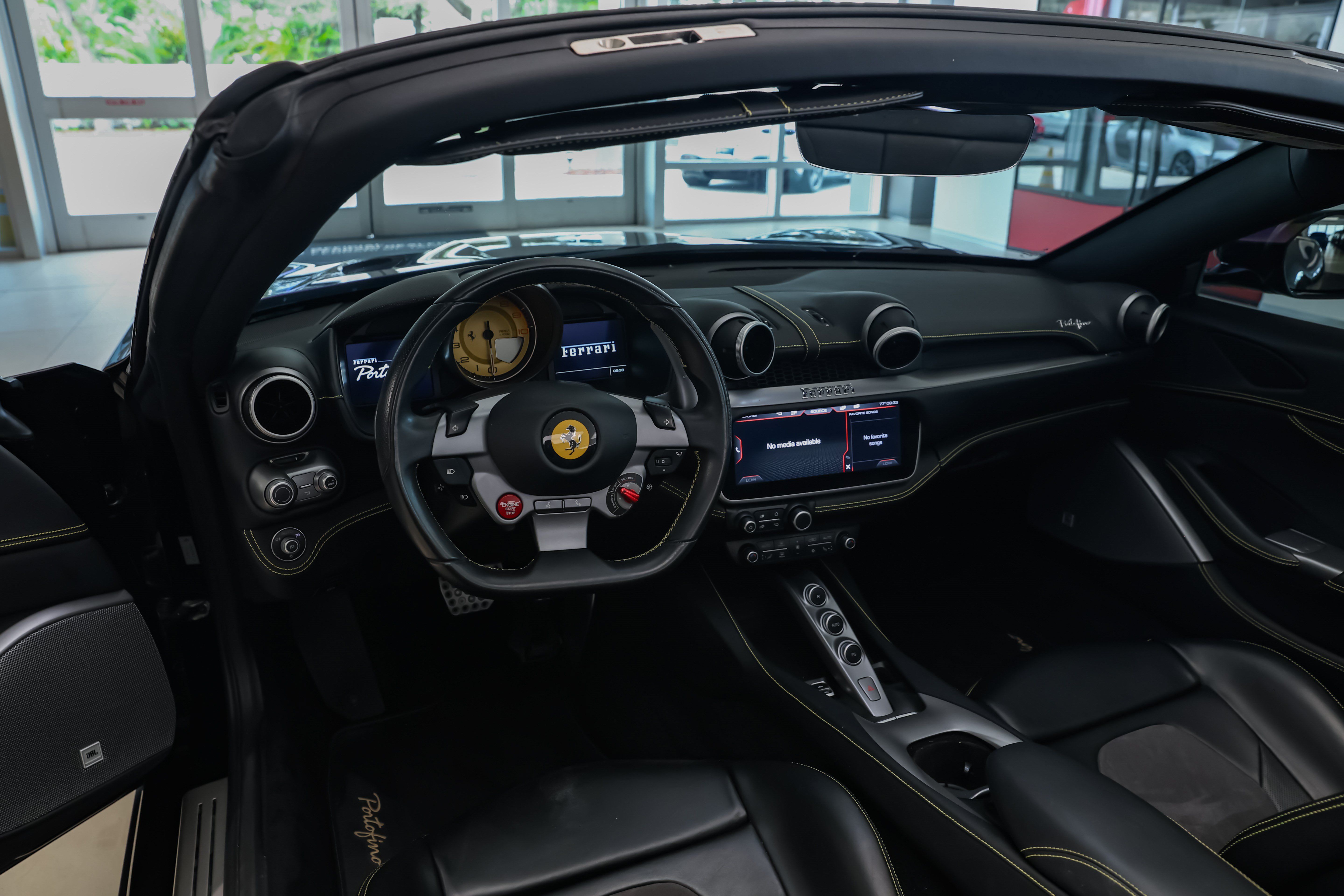 Used 2019 Ferrari Portofino RWD image 8