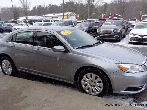 Used 2014 Chrysler 200 LX image 2