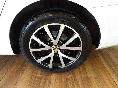 Used 2017 Volkswagen Jetta SE FWD image 9