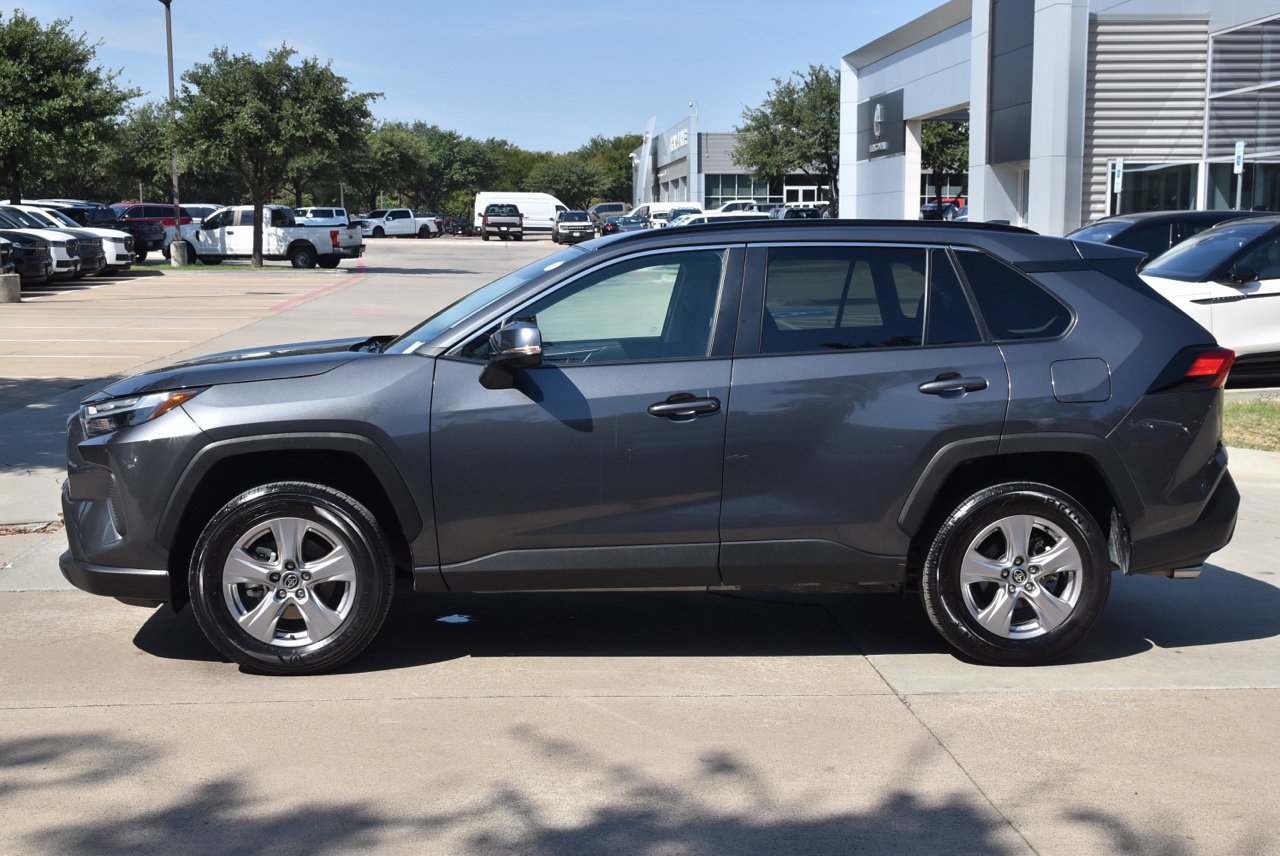 Used 2025 Toyota RAV4 XLE AWD/4WD image 12