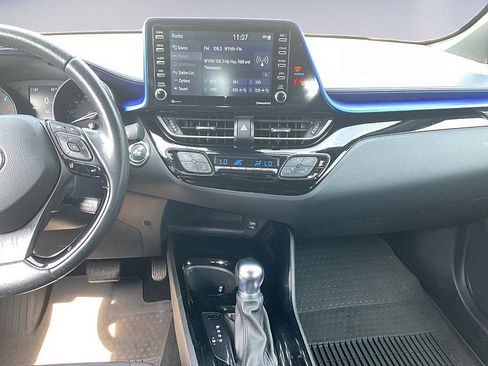 Used 2021 Toyota C-HR XLE FWD image 6