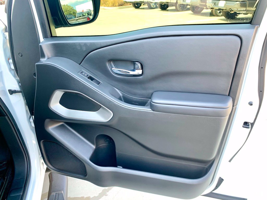 Used 2025 Nissan Frontier SV RWD image 25