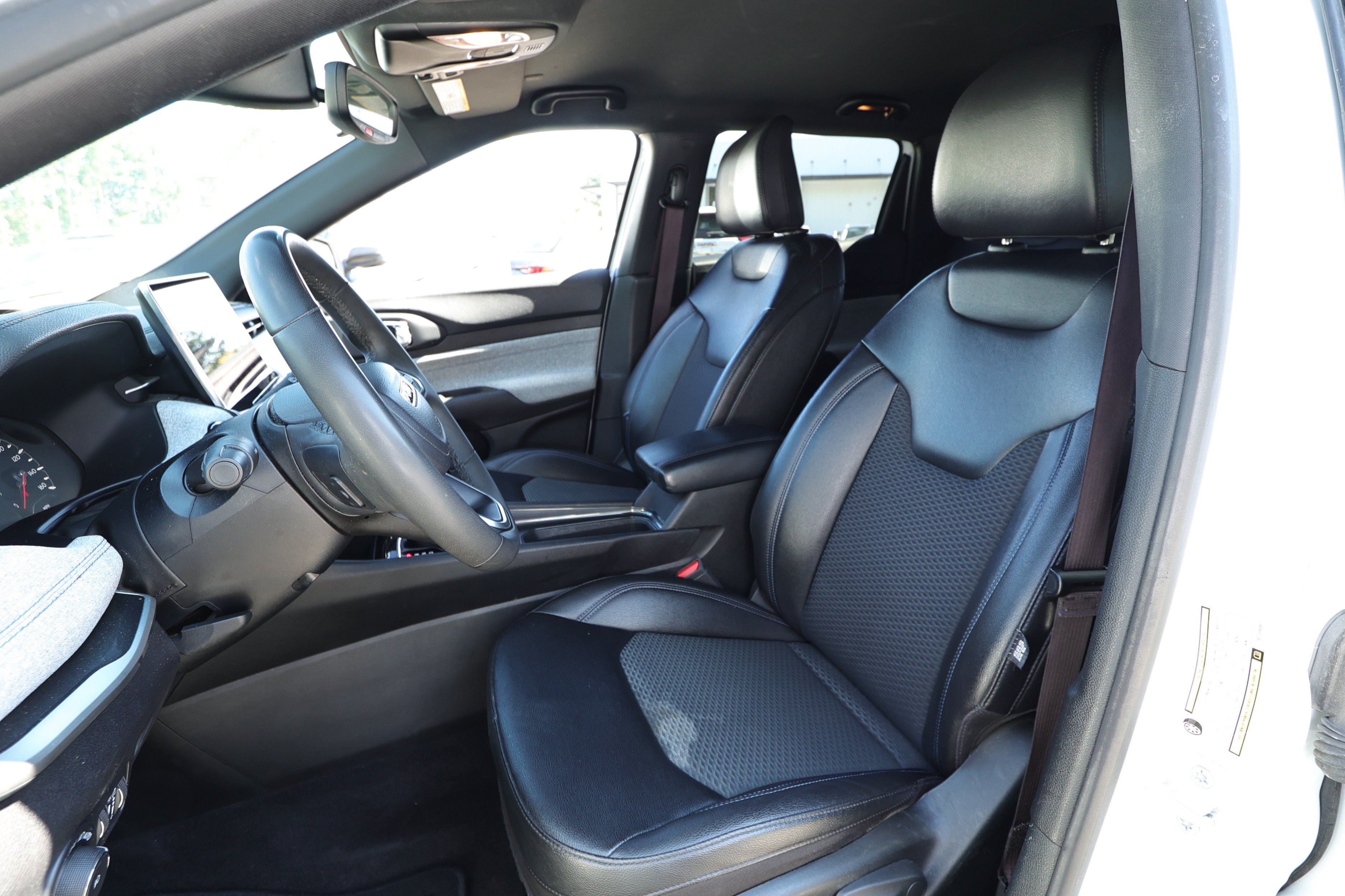 Used 2024 Jeep Compass Latitude AWD/4WD image 22