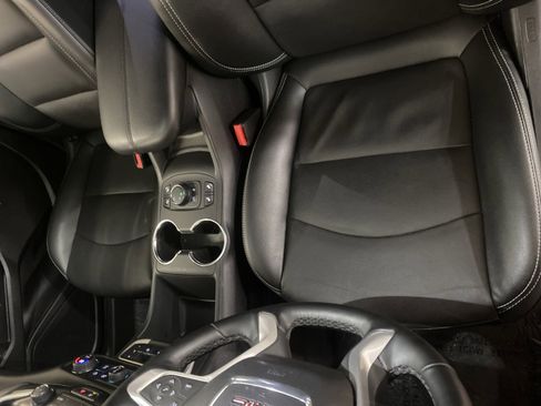 Used 2024 GMC Terrain SLT image 15