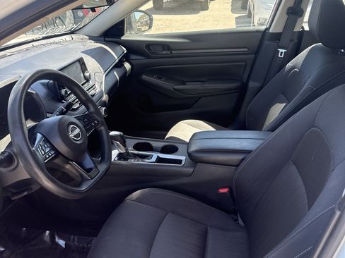 Used 2024 Nissan Altima 2.5 S FWD image 11