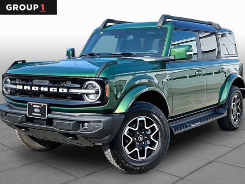 Used 2025 Ford Bronco Outer Banks AWD/4WD image 1