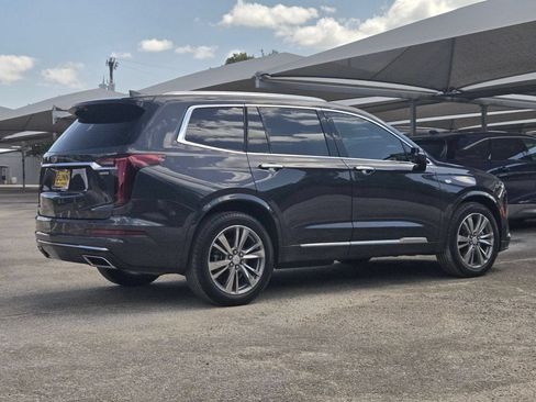 Used 2022 Cadillac XT6 Premium Luxury w/ Technology Package FWD image 3