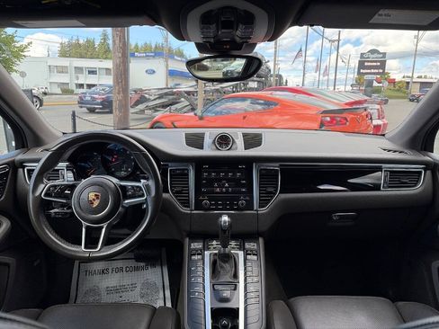 Used 2018 Porsche Macan AWD/4WD image 27