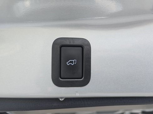 Used 2018 Toyota Highlander XLE image 13