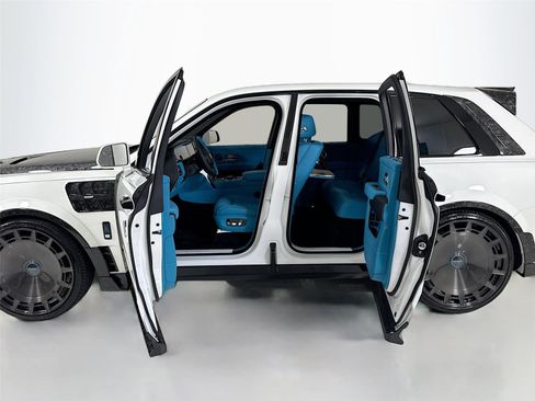 Used 2026 Rolls-Royce Cullinan AWD/4WD image 28