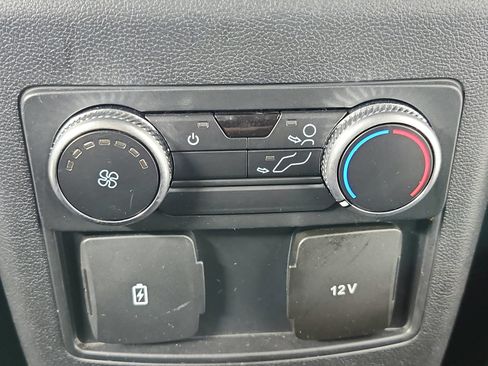 Used 2022 Ford Explorer XLT RWD image 38
