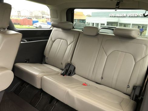 Used 2021 Ford Expedition Limited image 12