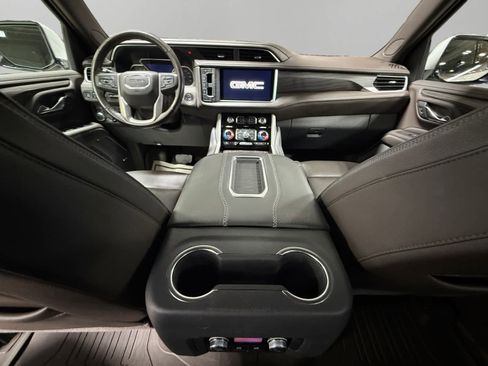 Used 2021 GMC Yukon Denali w/ Denali Premium Package image 10