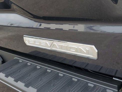 New 2025 GMC Sierra 1500 Elevation image 7