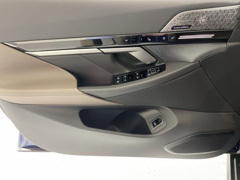 Used 2026 BMW 530i xDrive w/ Executive Package image 11