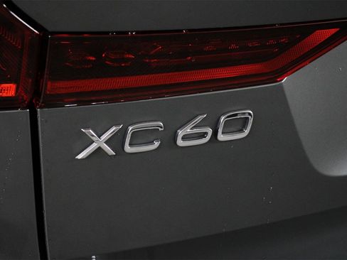New 2026 Volvo XC60 B5 Plus image 16