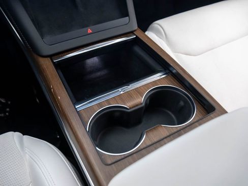 Used 2022 Tesla Model S image 18