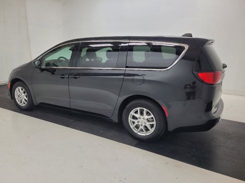 Used 2023 Chrysler Voyager LX FWD image 3