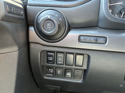 Used 2020 Nissan Titan PRO-4X w/ Pro-4x Convenience Package AWD/4WD image 8