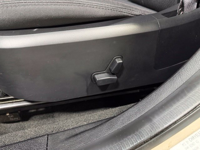 Used 2013 Chrysler 200 Touring FWD image 19
