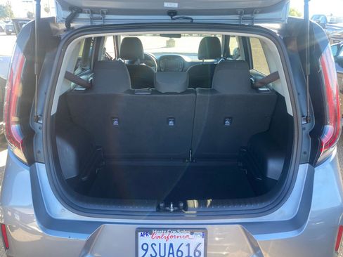 Used 2025 Kia Soul LX w/ LX Technology Package image 31