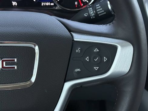 Used 2021 GMC Acadia SLT w/ Technology Package FWD image 15