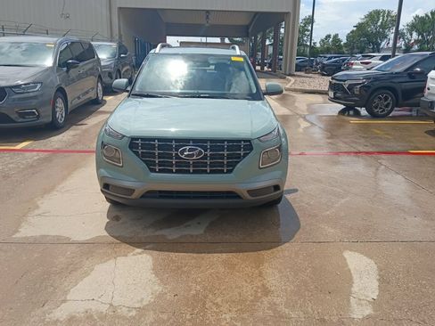 Used 2025 Hyundai Venue SEL FWD image 5