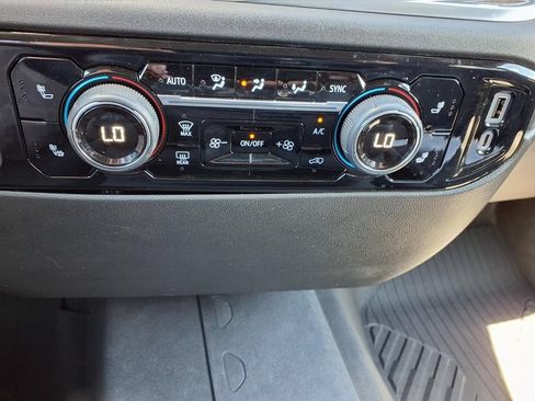Used 2022 Chevrolet Silverado 1500 LT AWD/4WD image 8