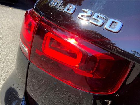 Used 2023 Mercedes-Benz GLB 250 4MATIC image 31