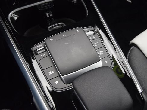 Used 2023 Mercedes-Benz GLB 250 image 31