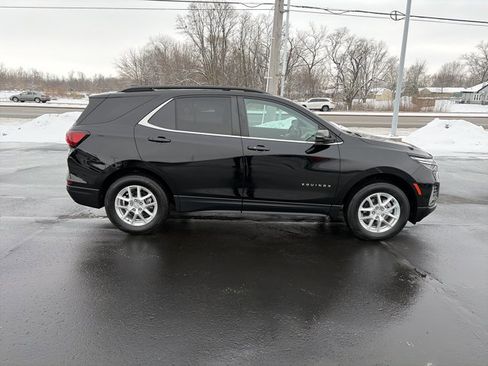Used 2022 Chevrolet Equinox LT image 2