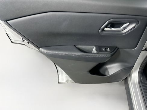Used 2025 Nissan Rogue SV AWD/4WD image 25