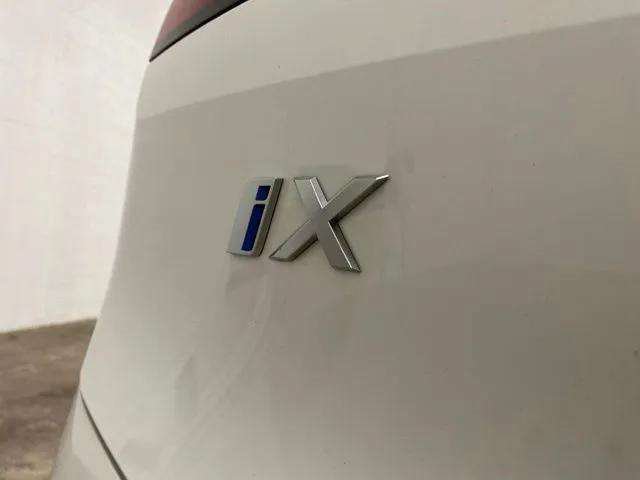 Used 2024 BMW iX xDrive50 w/ Premium Package AWD/4WD image 92