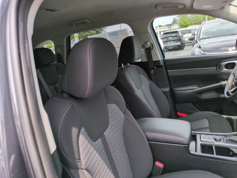 Used 2023 Kia Sorento LX FWD image 34