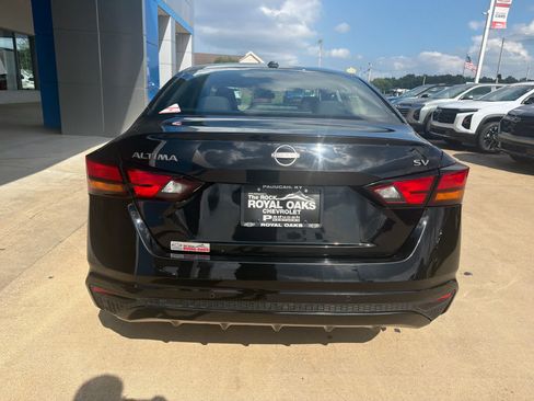 Used 2024 Nissan Altima 2.5 SV FWD image 5