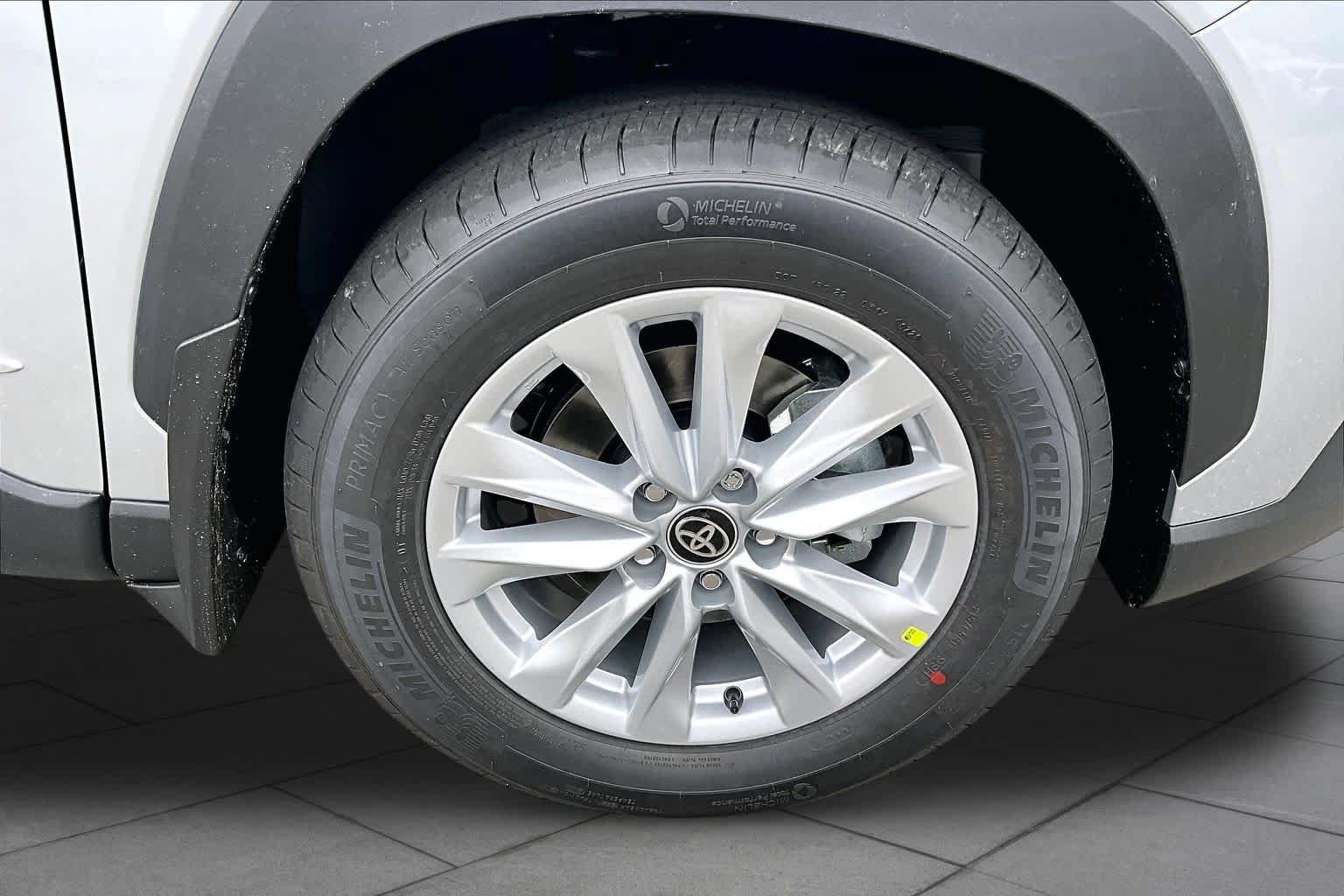 New 2026 Toyota Corolla Cross LE w/ Moonroof Package AWD/4WD image 12