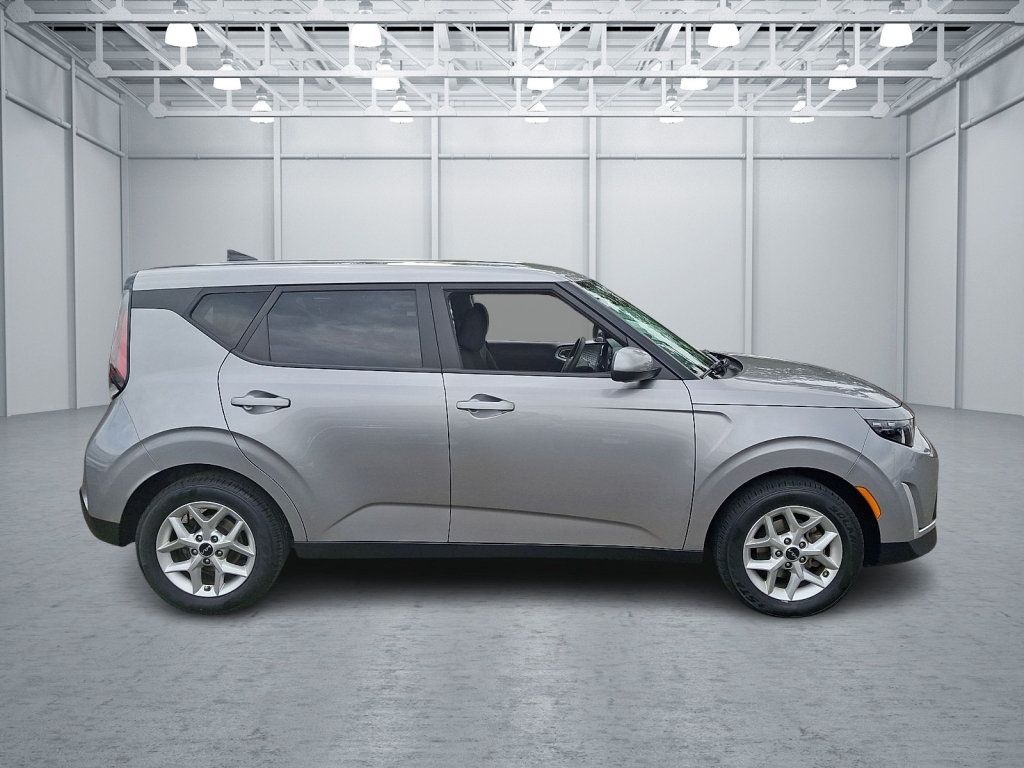Used 2024 Kia Soul LX w/ Option Group 015 FWD image 12