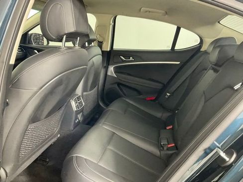 Used 2025 Genesis G70 2.5T RWD image 12
