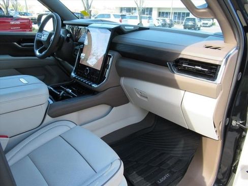 Used 2025 GMC Yukon Denali image 10