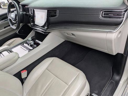 Used 2022 Jeep Wagoneer Series III w/ Premium Group I image 23