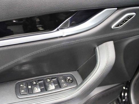 Used 2021 Maserati Levante image 15