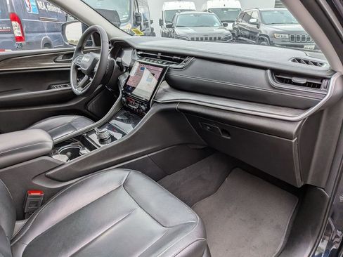 Certified 2023 Jeep Grand Cherokee L Limited AWD/4WD image 28