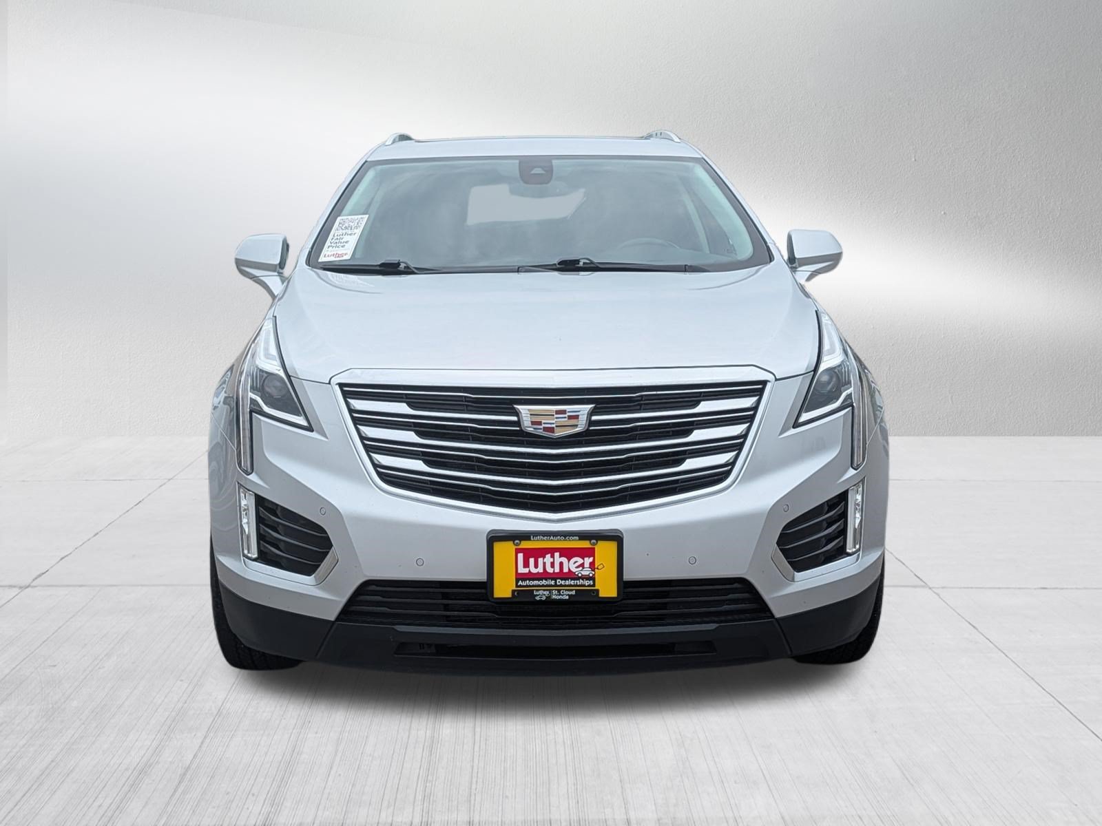 Used 2017 Cadillac XT5 Premium Luxury AWD/4WD image 2