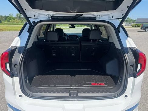 Used 2024 GMC Terrain Denali w/ Denali Premium Package AWD/4WD image 19