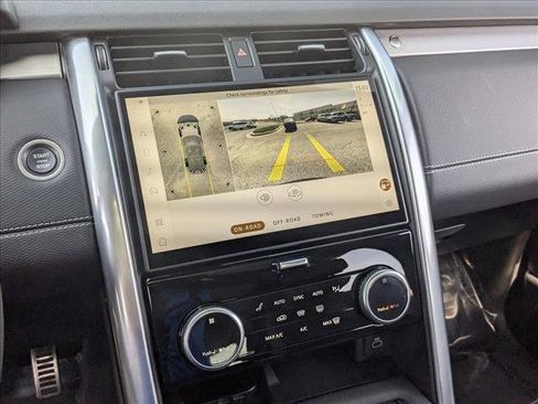 Used 2025 Land Rover Discovery Dynamic SE image 13