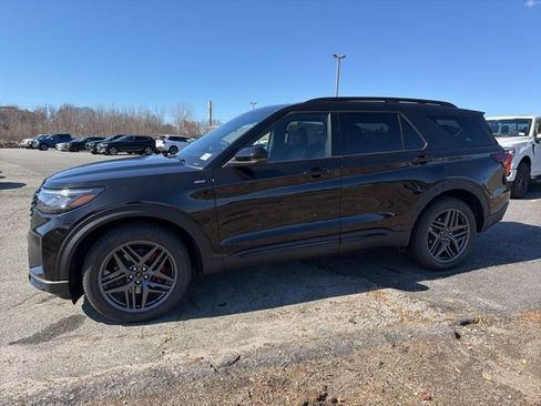 Used 2026 Ford Explorer ST-Line w/ ST-Line Street Pack AWD/4WD image 6