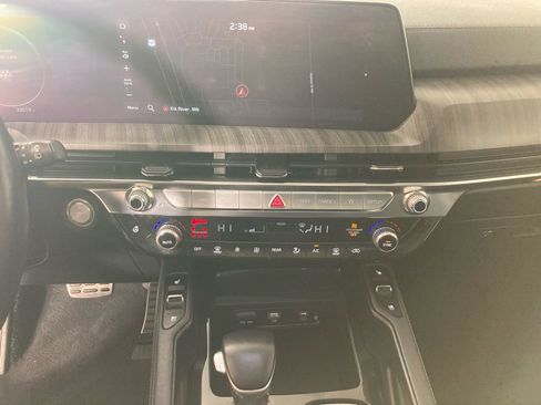 Used 2023 Kia Telluride SX image 2